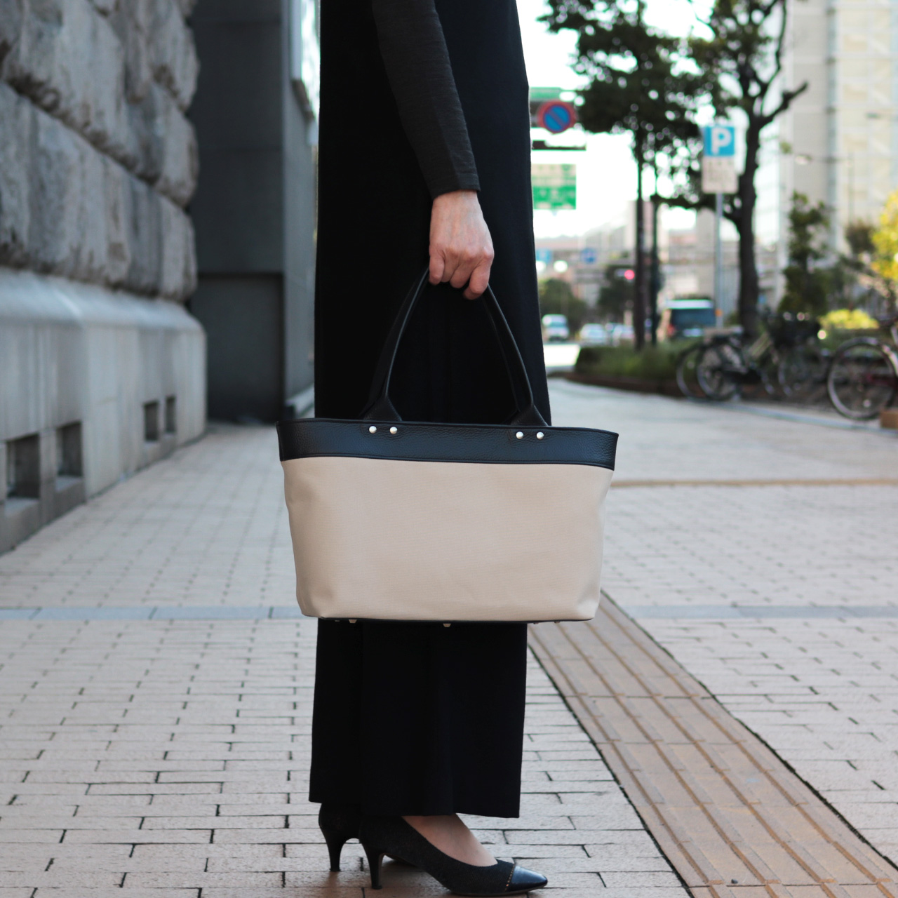 サシャ　SASYA　国産本革　姫路レザー　クロムなめし　富士金梅8号帆布　ベージュ　ネイビー　オリジナル　ハンドメイド本革　牛革トートバッグ　ハネアント神戸