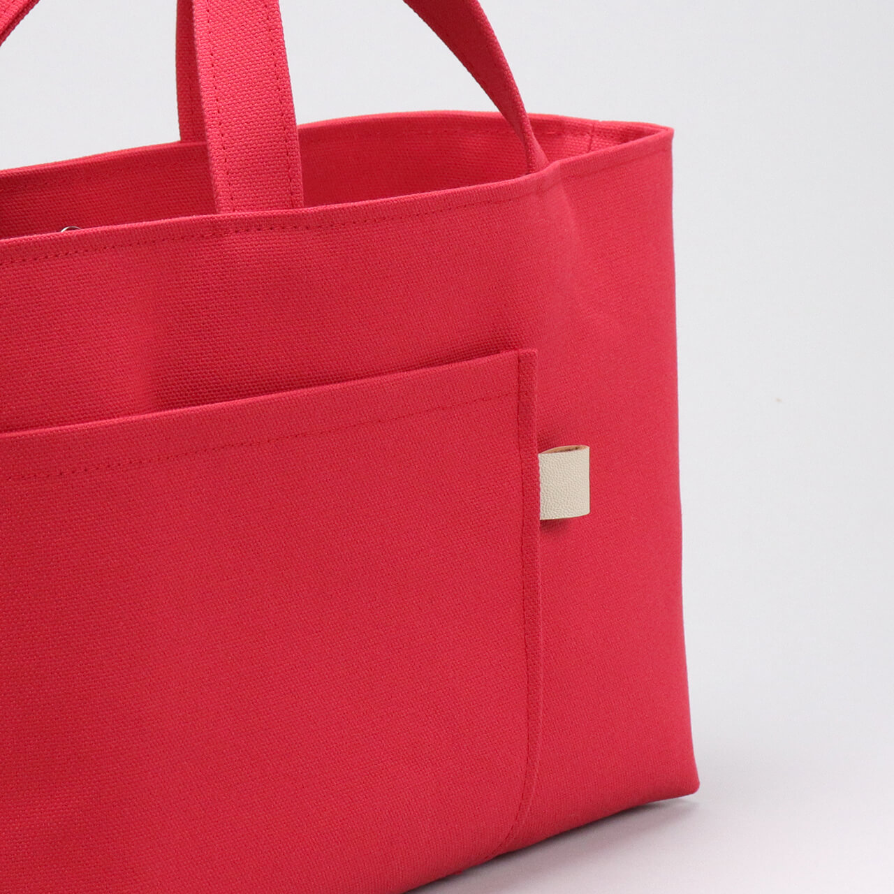 しっかり縫製された持ち手とステッチ。耐久性の高い帆布トートのディテール　ハネアント神戸の帆布トートバッグ