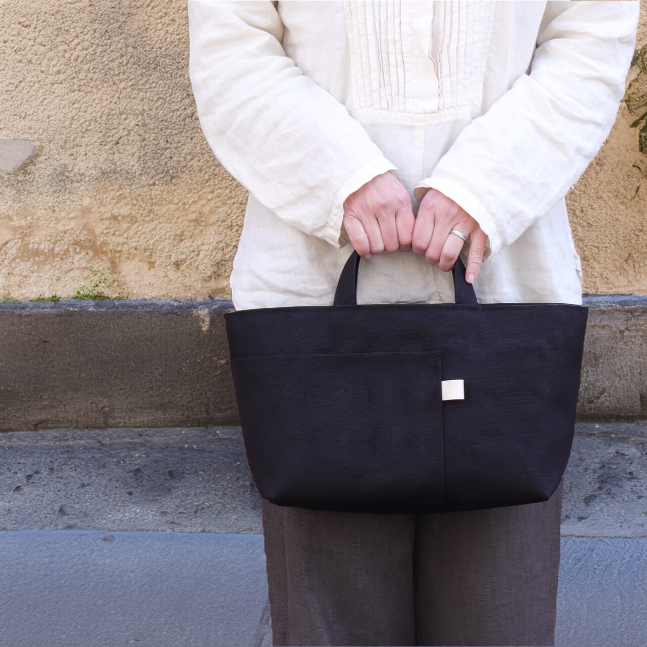 HANEANT KOBE シップトート ノアールブラック。富士金梅8号帆布を使用した軽量トートバッグ