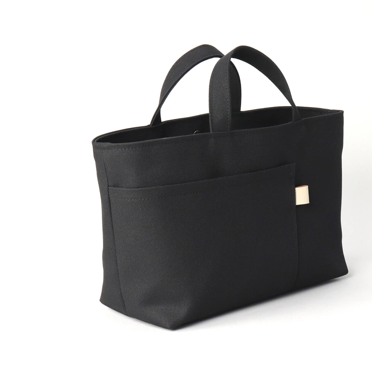 前面に2つの外ポケットを備えたシップトート。荷物を整理しやすい実用的なポケットディテール　ハネアント神戸の帆布トートバッグ