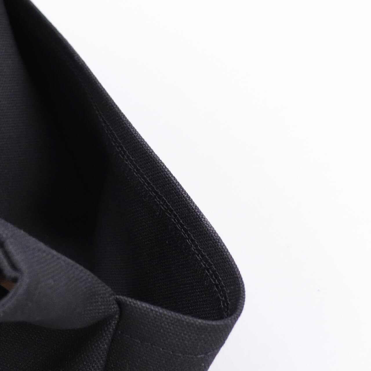 弱撥水加工の富士金梅8号帆布の質感アップ。雨の日も使いやすいノアールブラック帆布生地　ハネアント神戸の帆布トートバッグ