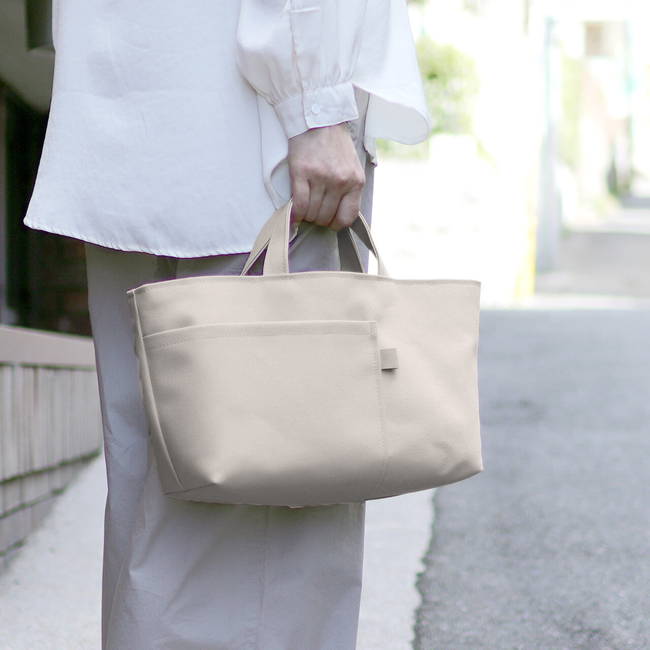 HANEANT KOBE のシップトート。自立するベージュ。帆布で大人カジュアルに使えるハネアント神戸の帆布トートバッグ