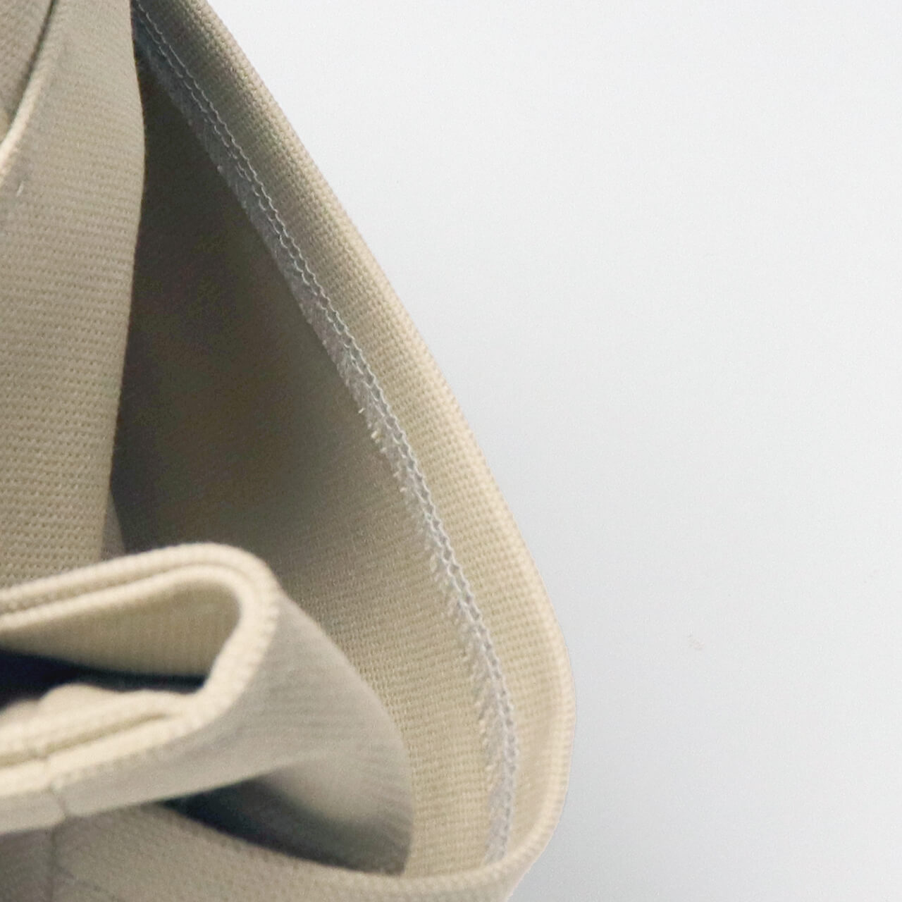 しっかり縫製された持ち手とステッチ。耐久性の高い帆布トートのディテール　ハネアント神戸の帆布トートバッグ
