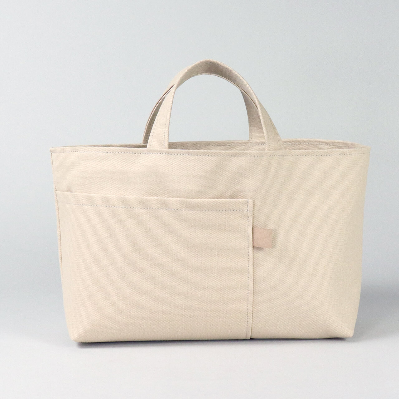 HANEANT KOBE（ハネアント神戸）のブランドタグと丁寧なステッチが特徴の富士金梅帆布シップトート　ハネアント神戸の帆布トートバッグ