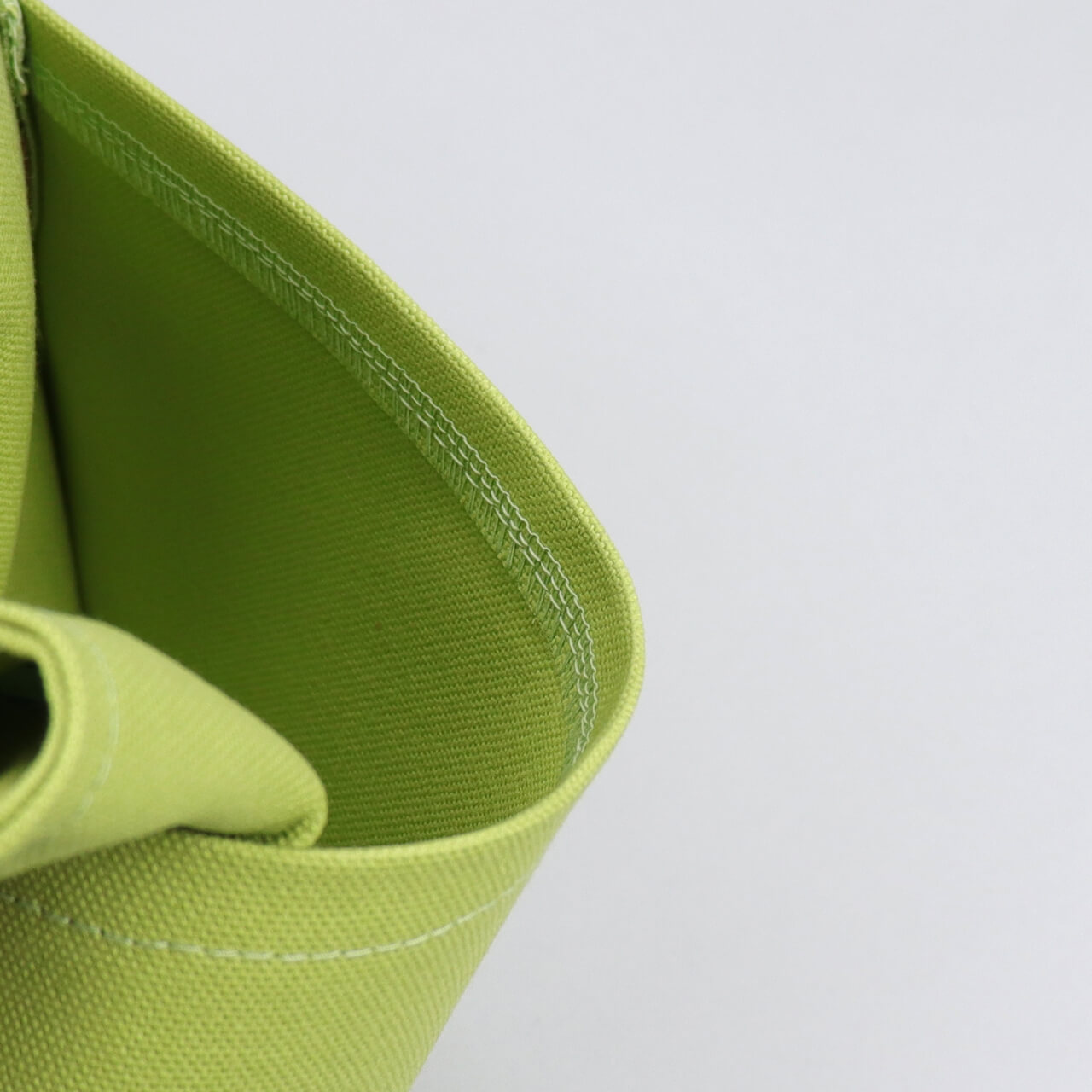 しっかり縫製された持ち手とステッチ。耐久性の高い帆布トートのディテール　ハネアント神戸の帆布トートバッグ