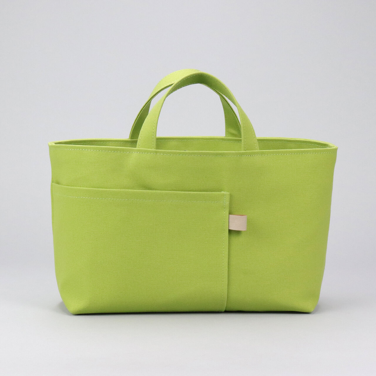 HANEANT KOBE（ハネアント神戸）のブランドタグと丁寧なステッチが特徴の富士金梅帆布シップトート　ハネアント神戸の帆布トートバッグ