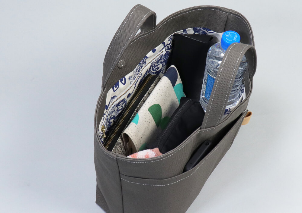 荷物を整理しやすいハネアント神戸のバッグ内部